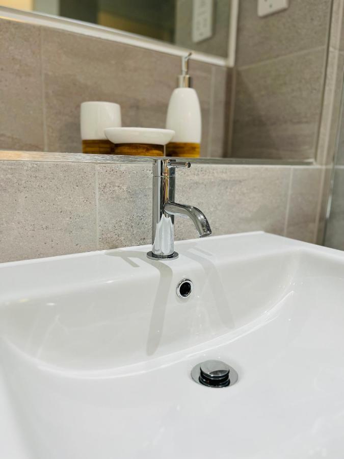 Stylish Studio Apartment Near To Old Trafford Stadium Manchester Exterior photo